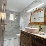 Mary's House Roof Garden Hub Апартаменты