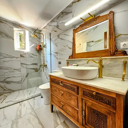 Mary's House - Urban Promenade Vibes Tripoli