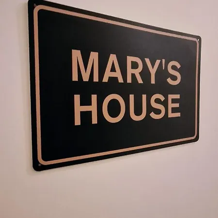 Mary's Rooftop House - Promenade Vibes Daire Trablus