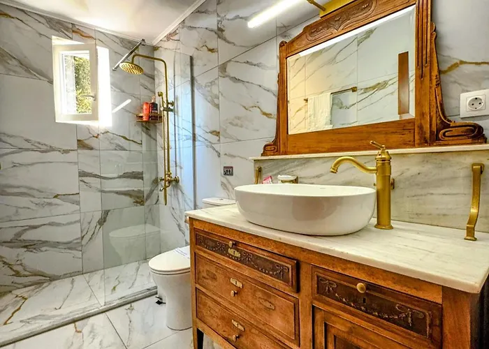 Mary's House Roof Garden Hub トリポリス