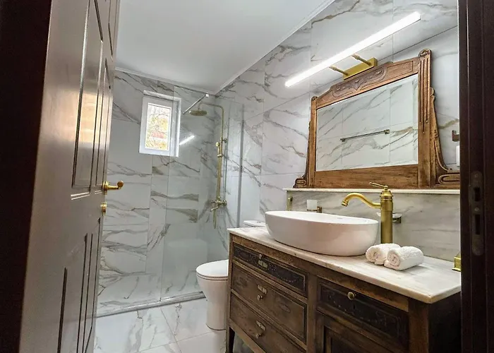 Mary's House Roof Garden Hub 公寓